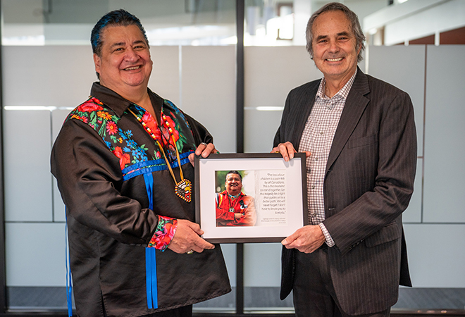 Regional Chair Gary Carr presenting Ogimaa (Chief) Stacey Laforme with a framed picture.