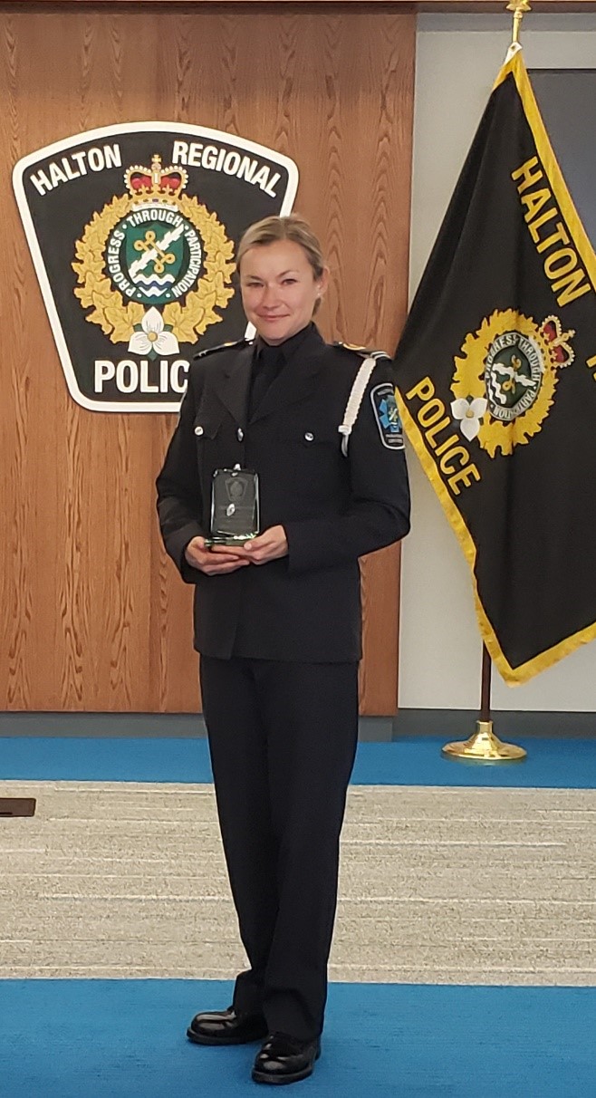 photo of Olena Campeau in paramedics uniform holding the award